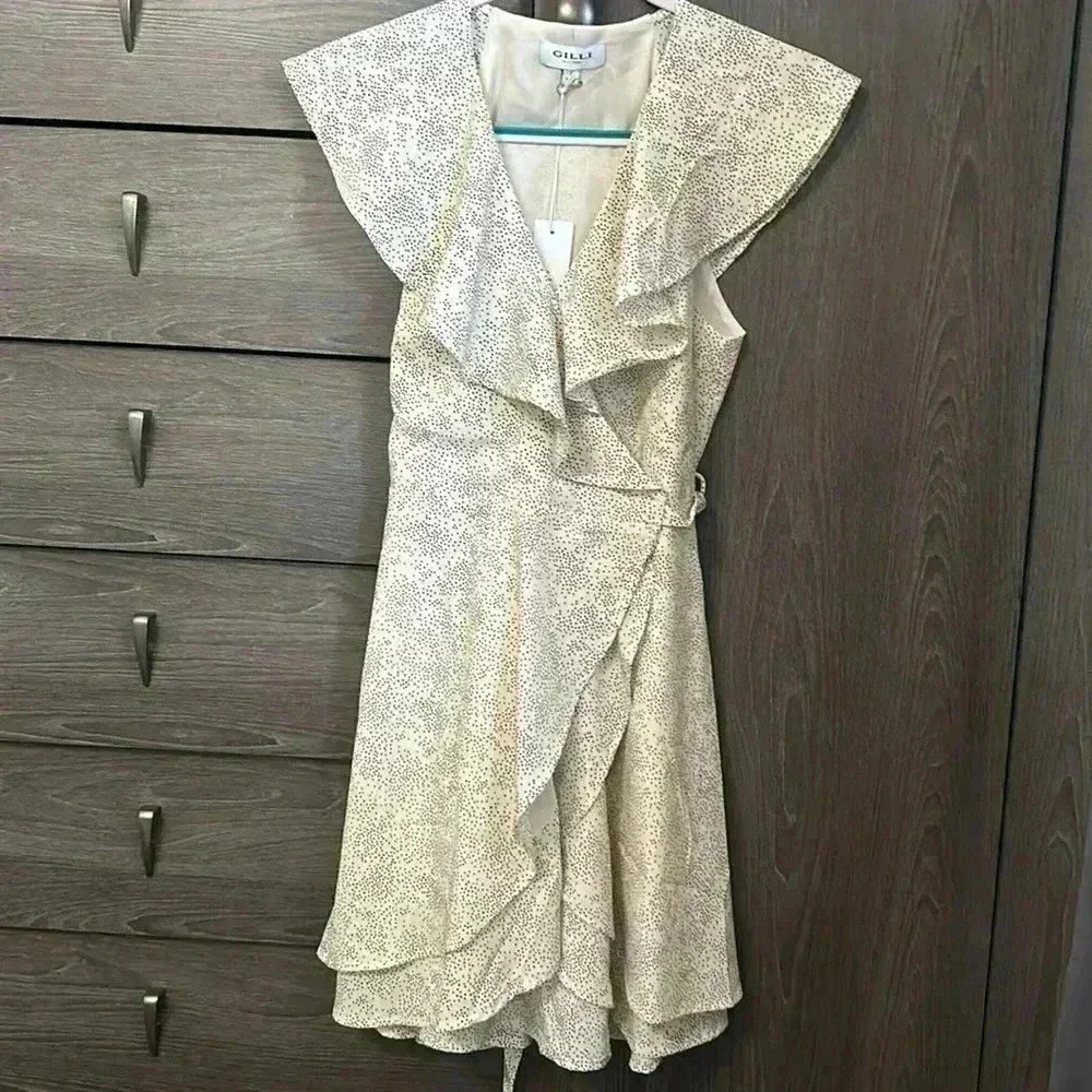 NWT. Women’s Gilli Cream Wrap Dress. Size Small